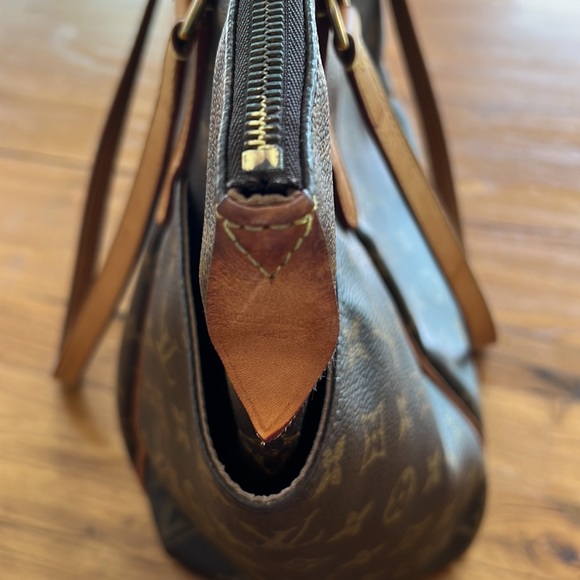 Beautiful, Authentic Louis Vuitton Monogram Totally MM Tote Bag - Picture 6 of 11